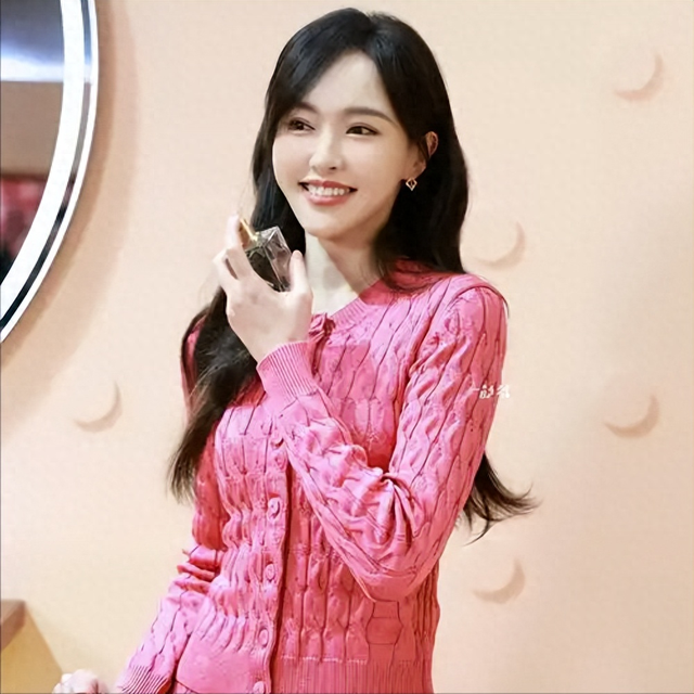 婚变传闻不到2月	，42岁唐嫣高调官宣喜讯，罗晋的近况却让人唏嘘