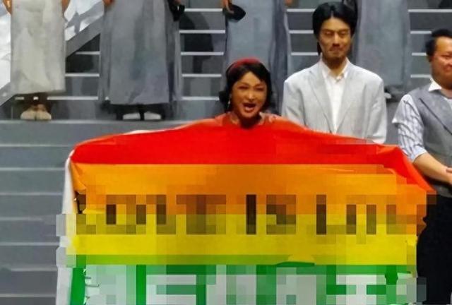 面相变了！逃到国外半年多，58岁金星近照曝光，早年风光已然不再