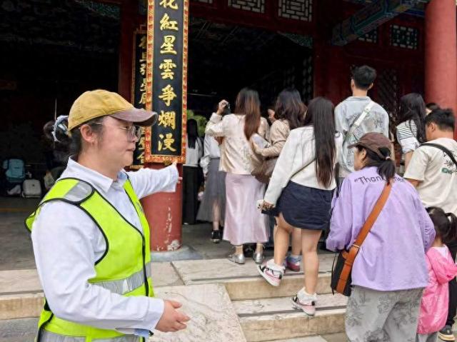 国庆假期第三天 北京市属公园迎客77.51万人次