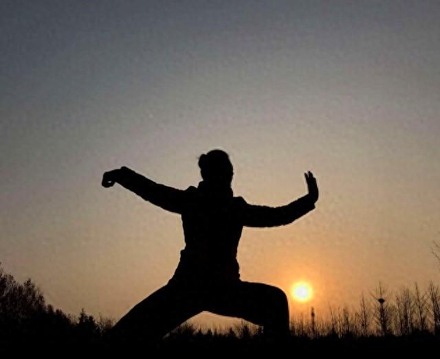 独练太极拳，在什么时候合适呢？