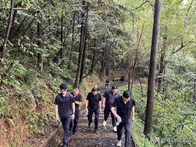 攀山逐远展疾控风采 携手同行享健康时光