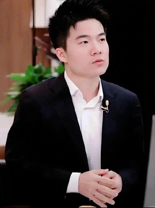 没有董宇辉的命,却得了董宇辉的“病”,顿顿终为年少轻狂买单