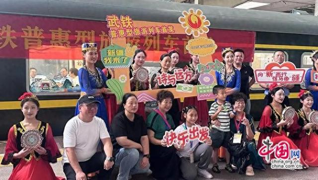 “银发”叠加普惠，旅游专列让夕阳红更灿烂