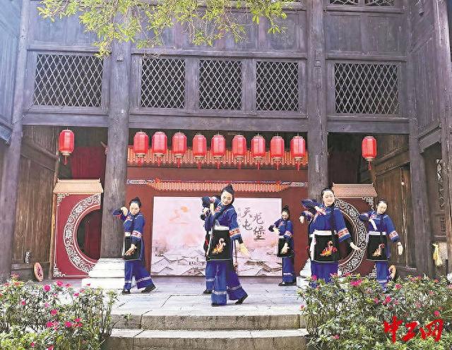 “山里江南”引客来