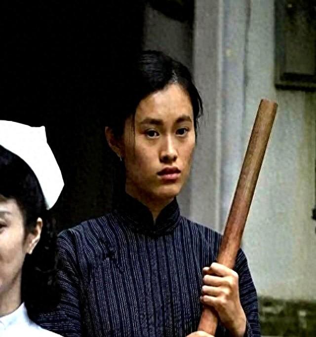 沉默的荣耀：唯一全身而退的潜伏者	，竟是装傻充愣的吴家女佣