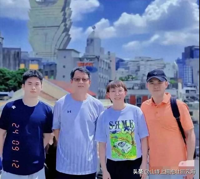 朱雨玲和男友，跟父母同框照，雨玲和妈妈好像呀，与男友有夫妻相