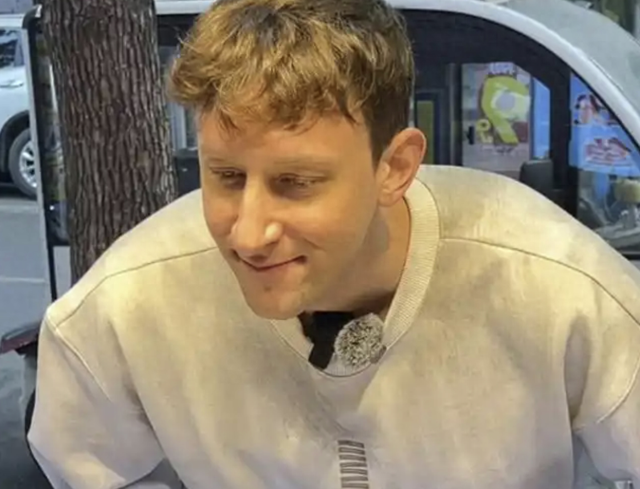 美国小伙在中国生活半月，回去坦言：再也不习惯国外的夜晚了