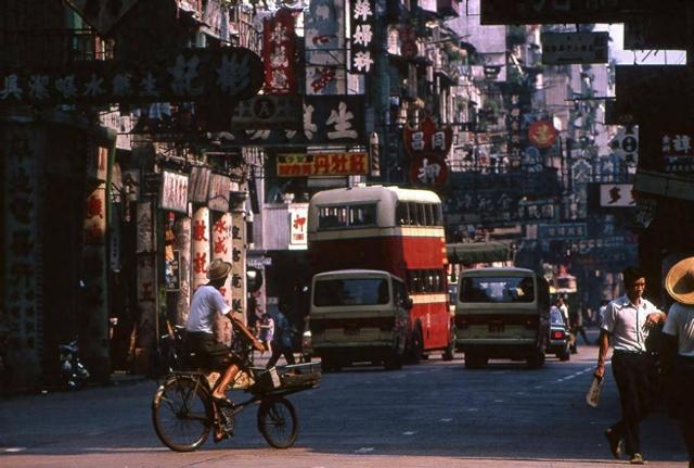 30年前，香港GDP是上海的6倍，新加坡GDP是上海的3倍，现在呢