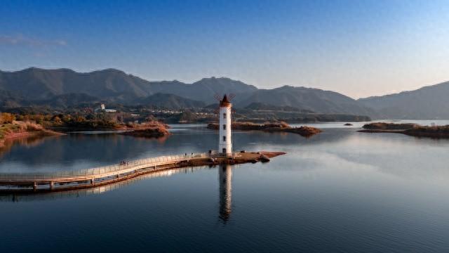 杭州的秋天都藏在这5家民宿里！桂花、银杏、红枫，美成童话！