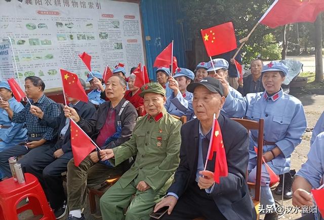 志愿欢歌庆双节，文化飘香满襄阳