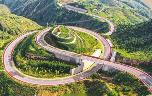 黄河一号公路：徜徉母亲河畔，叩问山河奇观和文明诗篇