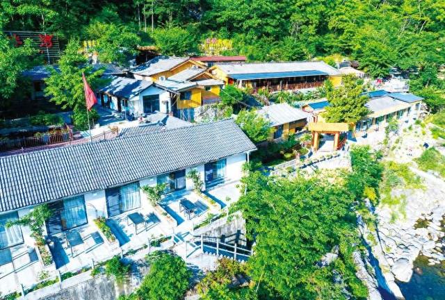 四川光雾山：睡在山水间 住进诗意里