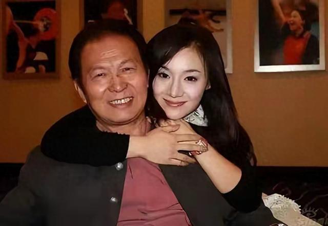 陪玩陪睡只是冰山一角，合同纠纷，陪客旅行，舔手指，个个都荒唐