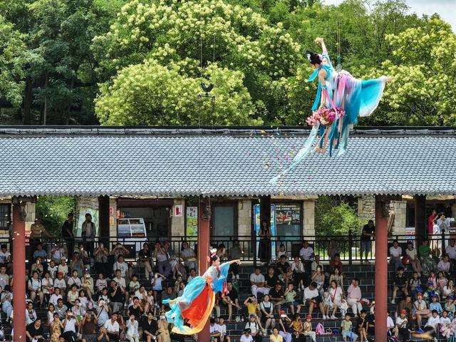 全省首例！济南市民自驾沂水天上王城景区，补贴来时通行费