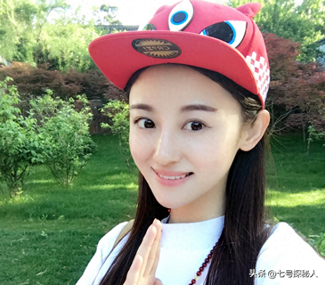 原来她早已去世，26岁全身溃烂因癌症而亡，被家人“吸血”多年