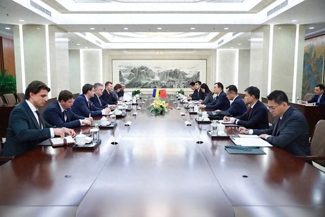 高市早苗拒不认错，乌克兰派人赶赴北京	，送来一个中方期待的承诺