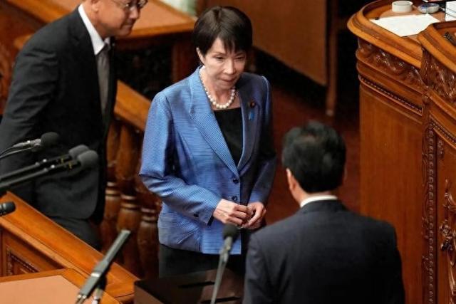 高市早苗已上任3天，迟迟等不到中方的贺电，日本主动“逼问”，外交部的回应有深意