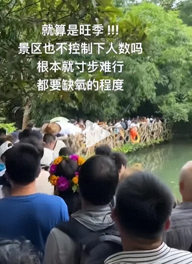 黄果树瀑布“人挤人”上热搜：旺季出游，我们到底在为谁买单？