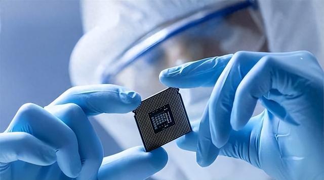 中国首台纳米压印光刻机交付：打破美国垄断，国产芯片换道超车！