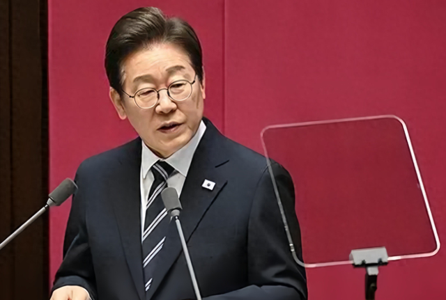 一觉醒来，韩国“跪”了，美韩达成协议，特朗普笑着喊话中国，GDP前9中，只剩3国未向美妥协