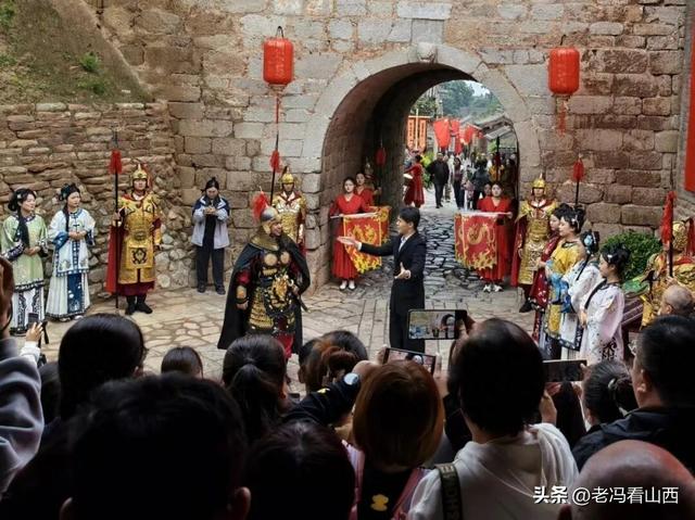 有雨？别急！山西介休 张壁古堡照样带你邂逅山河红韵！