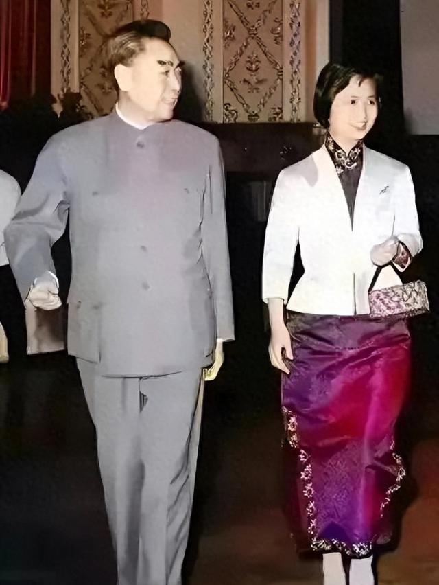 陈毅夫人张茜有多美？41岁和周总理合影	，气质非凡美丽动人