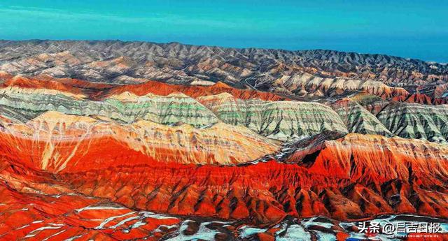 大地织锦！昌吉百里丹霞的色彩密码与纹理诗意