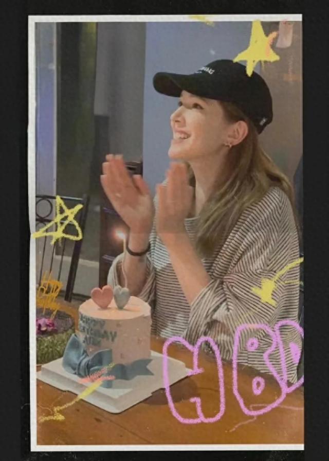 许玮甯孕晚期首晒庆生照！条纹衫藏不住巨肚，捧蛋糕许愿好幸福