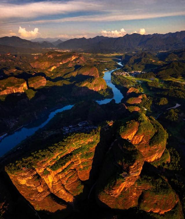 央视《大美中国》爆火23秒！这座“仙人秘境”藏不住了，赶紧安排！