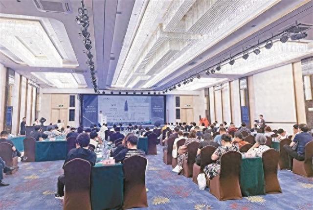 龙华组织辖区优质企业首次参加中国新电商大会
