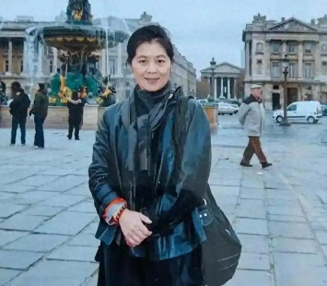 六岁遭遗弃	，三十八丧夫，四十五获大奖：她的逆转人生疗愈万人