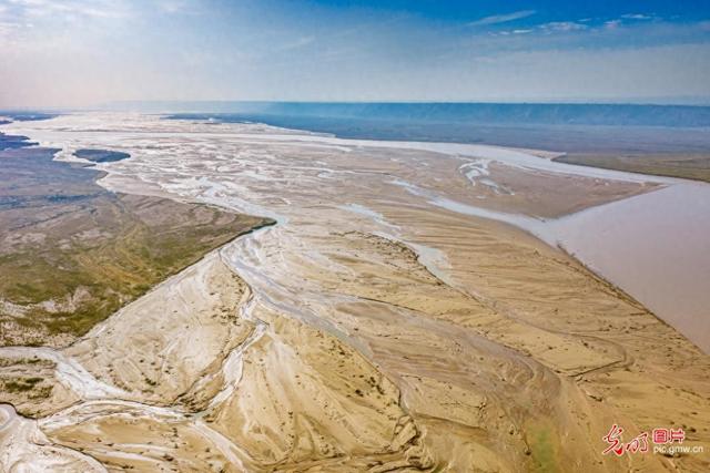 黄河滩涂现“大地指纹”尽显自然之美