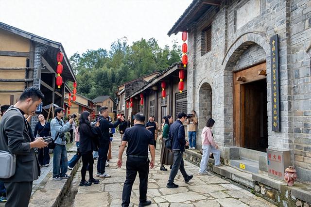 “缤纷秋季·趣游西乡”网络主题宣传活动走进西乡