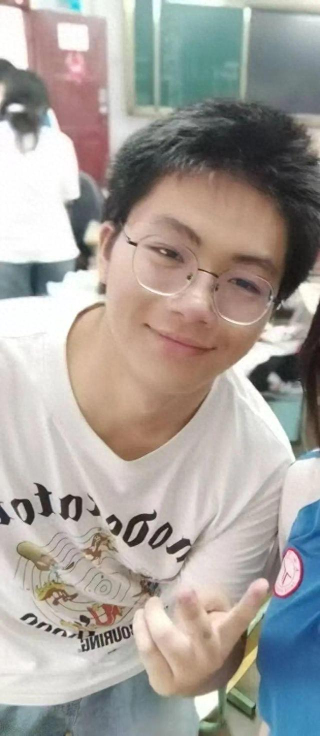 四川射洪18岁男生突然失联已两天！家属：出事前称被诈骗，找母亲要钱未果，警方回应