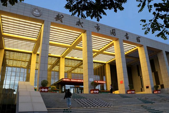 组图丨凉州：不夜书城点亮群众文化生活