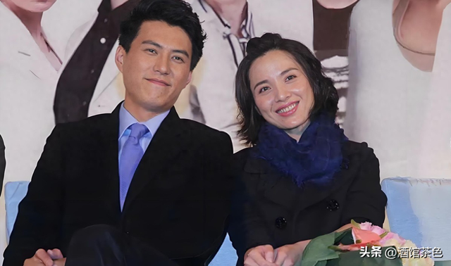 她26岁成双料影后，二婚嫁靳东高龄生下两子，今48岁美得自信从容