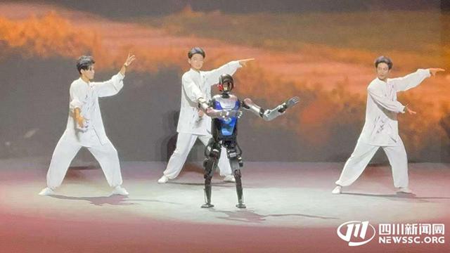 机器人打太极、组乐队 “绵阳造”机器天团亮相开幕式丨一起来“科”