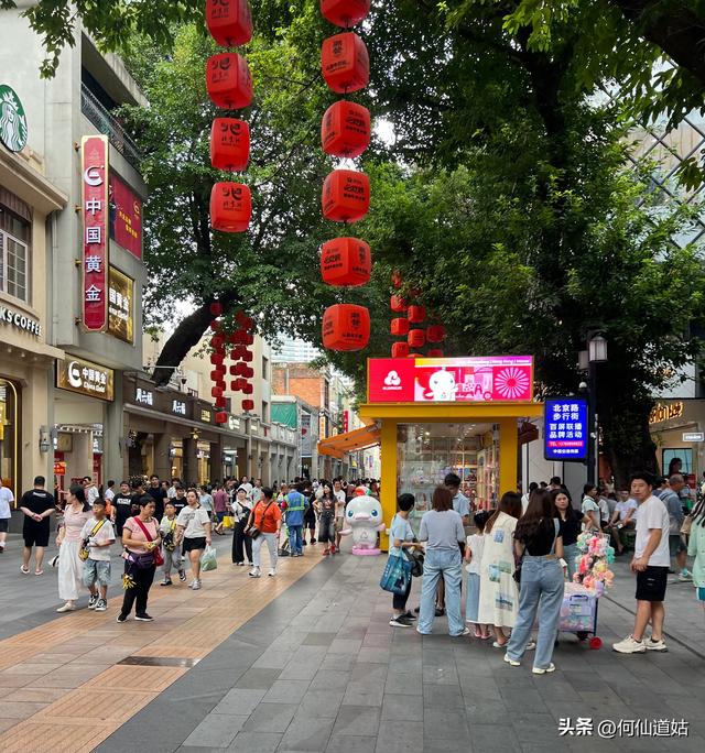 热气未成浪，人流却似江