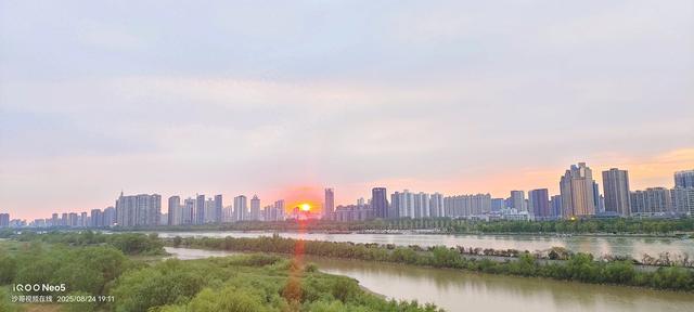 震惊！2025年最火暴的10个赚钱行业，第5个90%人没想到！