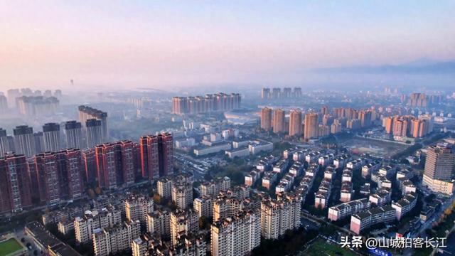 四川这座雪山下的历史文化名城，是著名的美酒之乡，你去过吗？