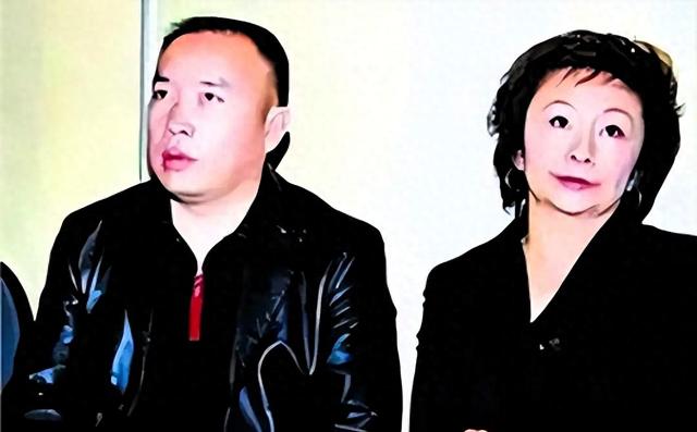 赖昌星前妻曾明娜现状：独居3000平老宅，种花做饭，活成人生赢家