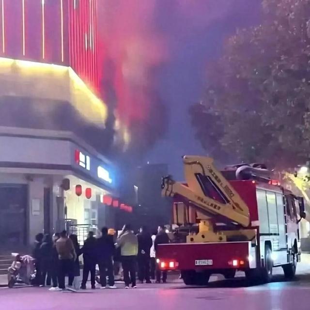 3人死亡！山西一大厦发生火灾，初查系门洞处有可燃物起火