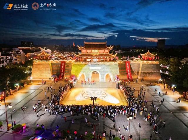 火树银花映古城！这个假期崇左太平古城氛围感拉满了
