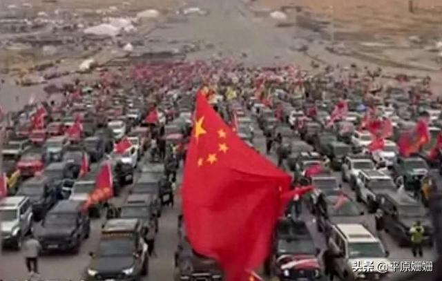 国庆第一天全国各景点爆满，车水马龙不说还到处一片红！