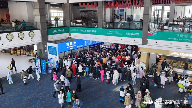 天定山滑雪场雪假迎高峰 游客爆棚