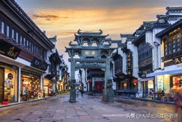 屯溪歇足——兼致一座被雨水泡软的旧城