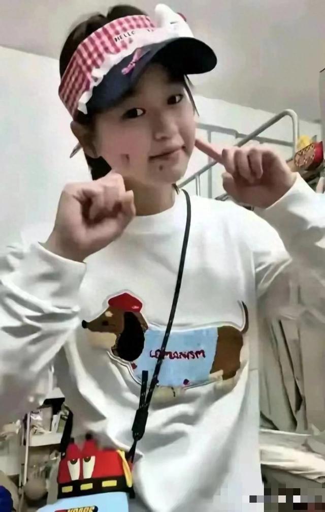 全红婵长成大姑娘了，女大十八变，变的越来越好看了