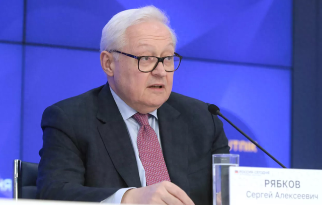 俄反对20点和平计划，普京穿军装现身指挥所，下令武力夺取领土