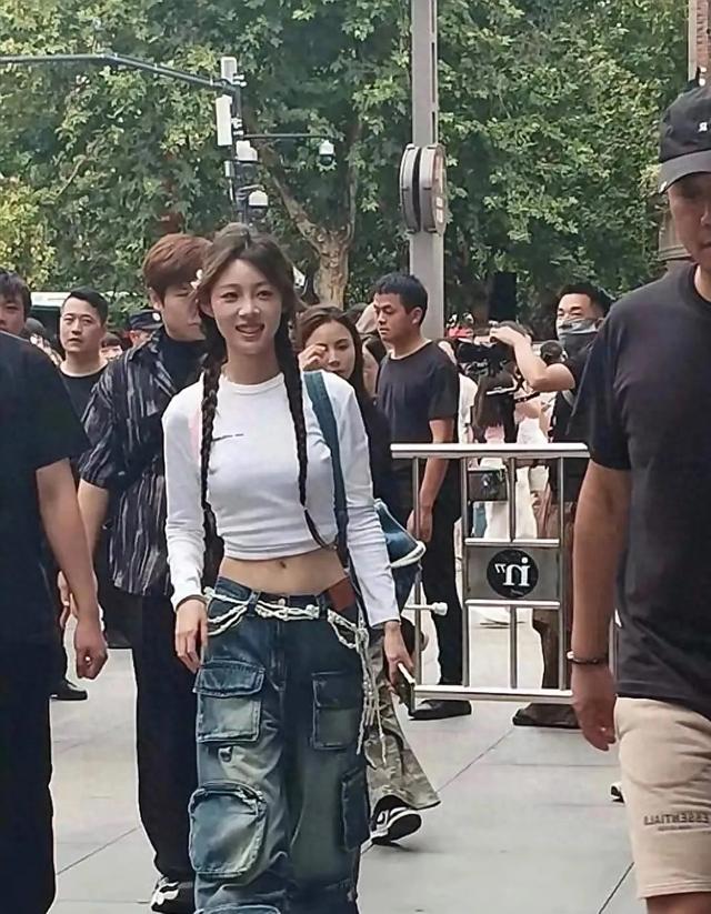 原来这就是痞幼啊 我终于知道她长啥样了 果然跟视频里一样又酷又飒