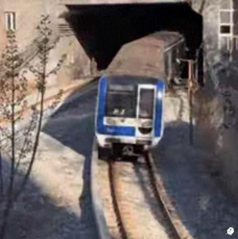 这并非科幻电影的虚构画面，而是真实存在于山城重庆的日常奇观